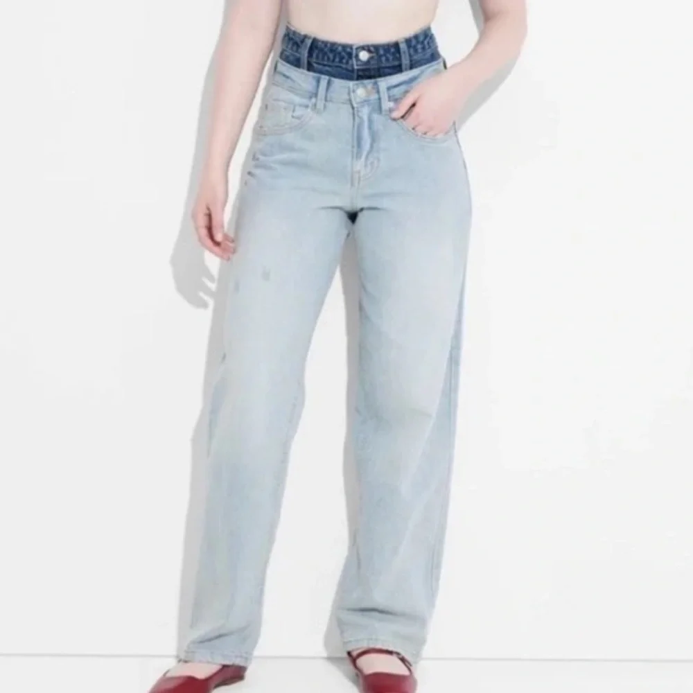 Woman’s Detachable Double Waist Mid Rise Straight Leg Lightwash